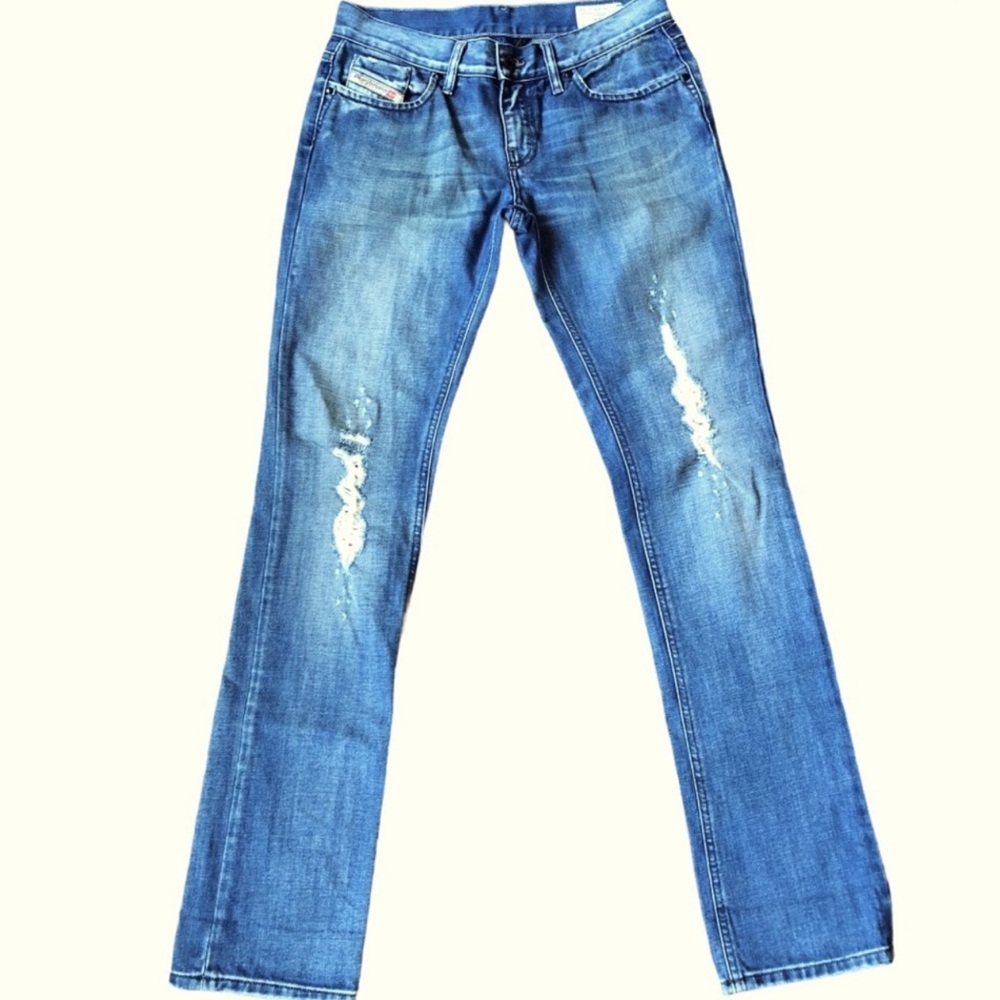 Diesel Industry Liv Straight Leg
Distressed Jeans